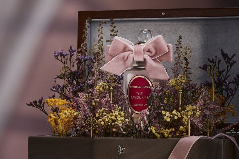 Elegant perfume bottle design Elegant perfume bottle design